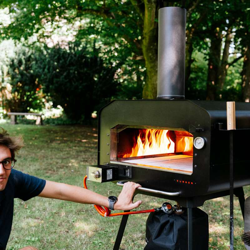 Vonken houtoven: Raclette op de Vonken houtoven, door The Founder, Chef Adrien